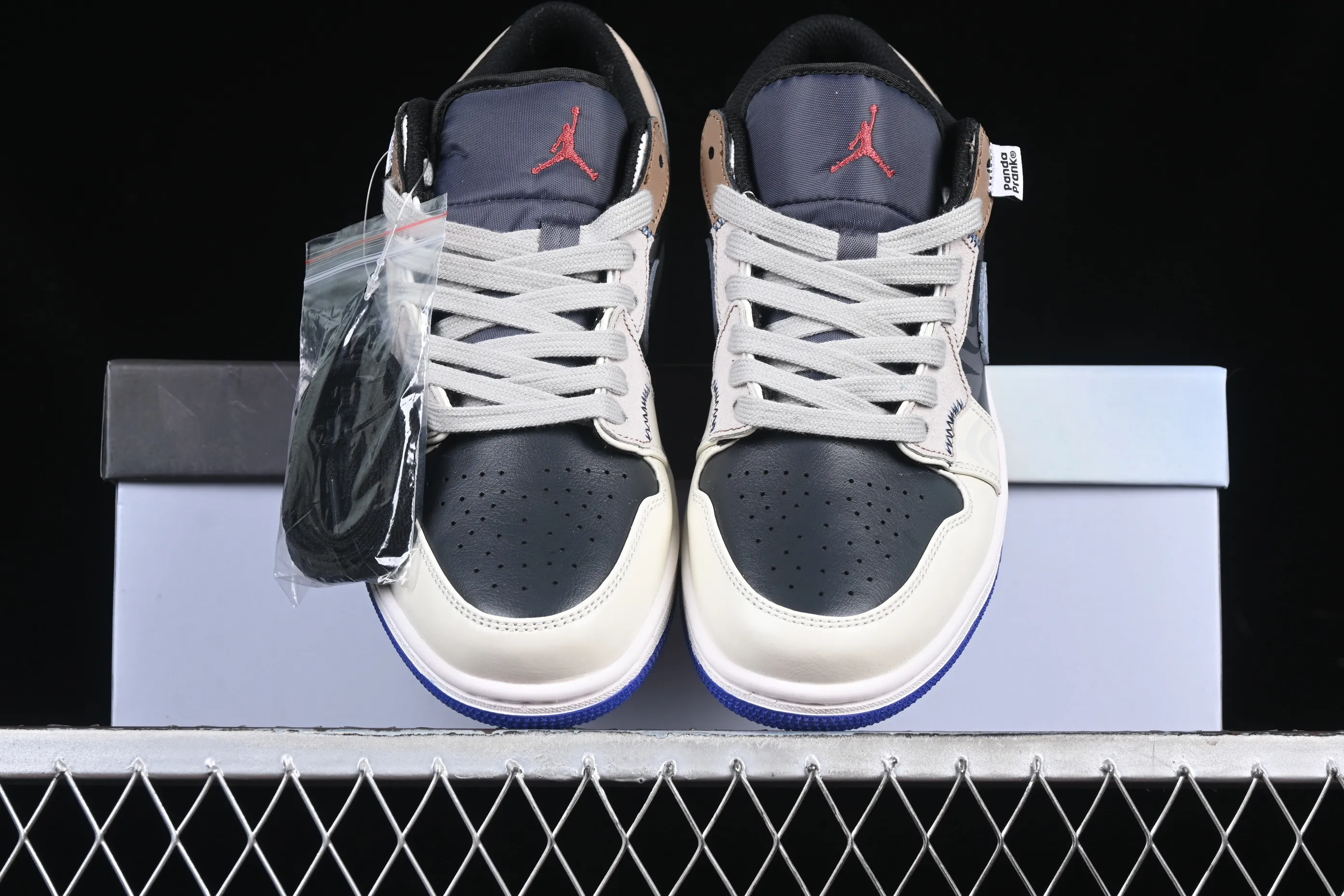 All categories Air Jordan Jordan series basketball shoes Air Jordan 1 Low Air Jordan 1 Low AJ1 Joe 1 Panda Prank Flying Skyline Burning Black Brown Blue Low-top Retro Basketball Shoes 553558-154
